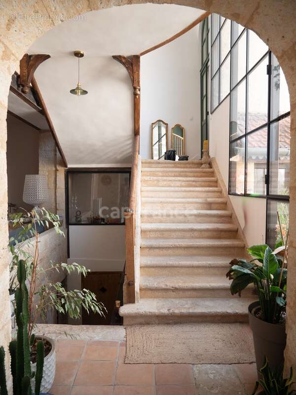 Demeure d'exception au coeur de l'ancienne rue Royale, 6 pièces, 290 m2 avec petit patio  (32) - photo 19