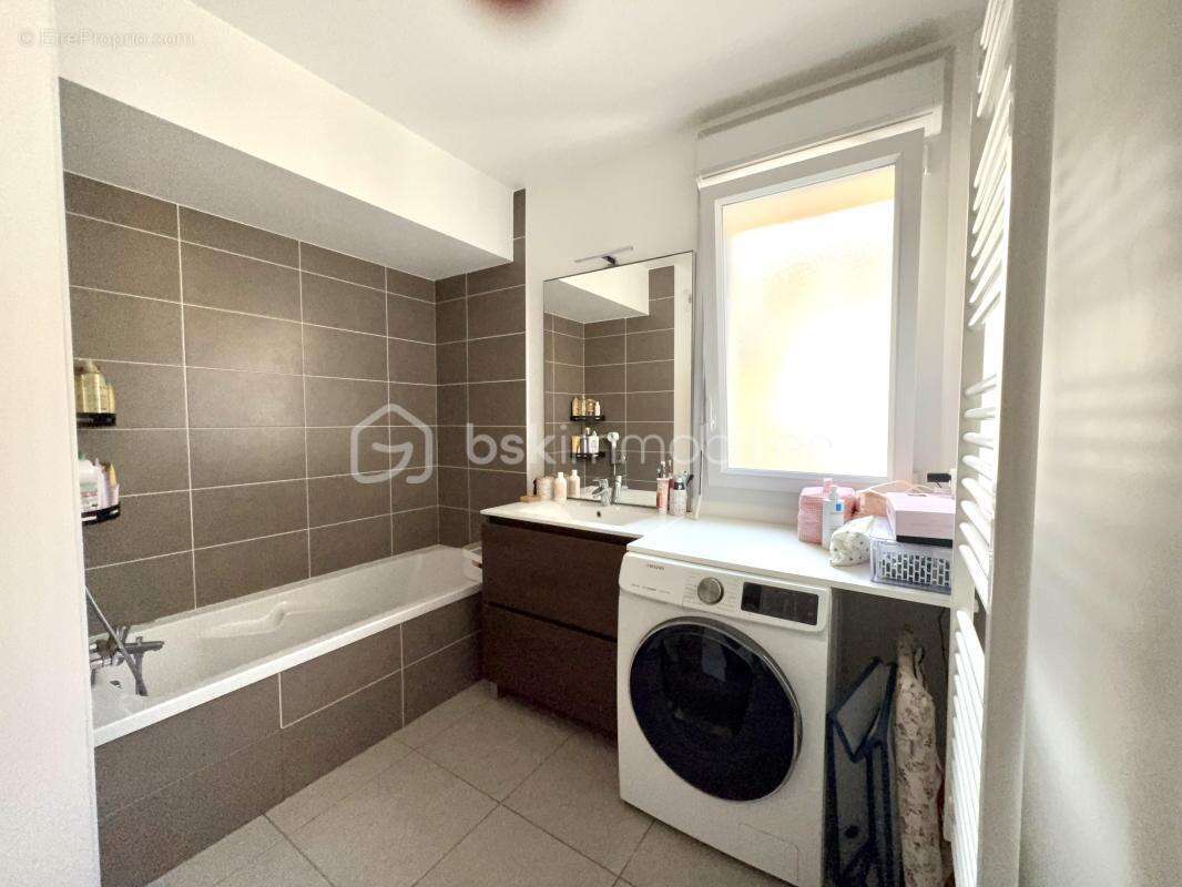 Appartement à MEYZIEU