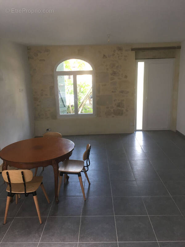 Maison à JAU-DIGNAC-ET-LOIRAC