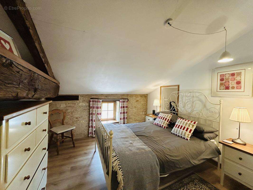 Maison à CHAMPAGNE-LE-SEC