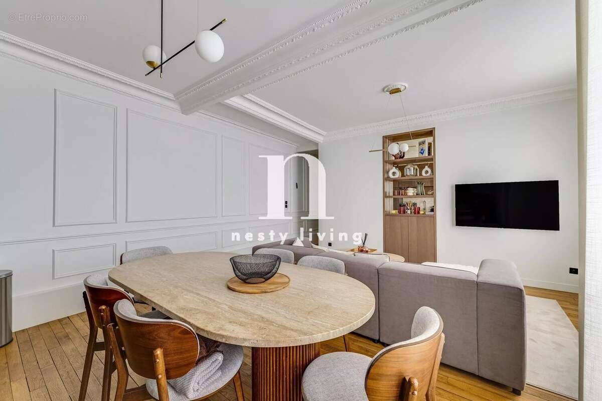 Appartement à PARIS-16E