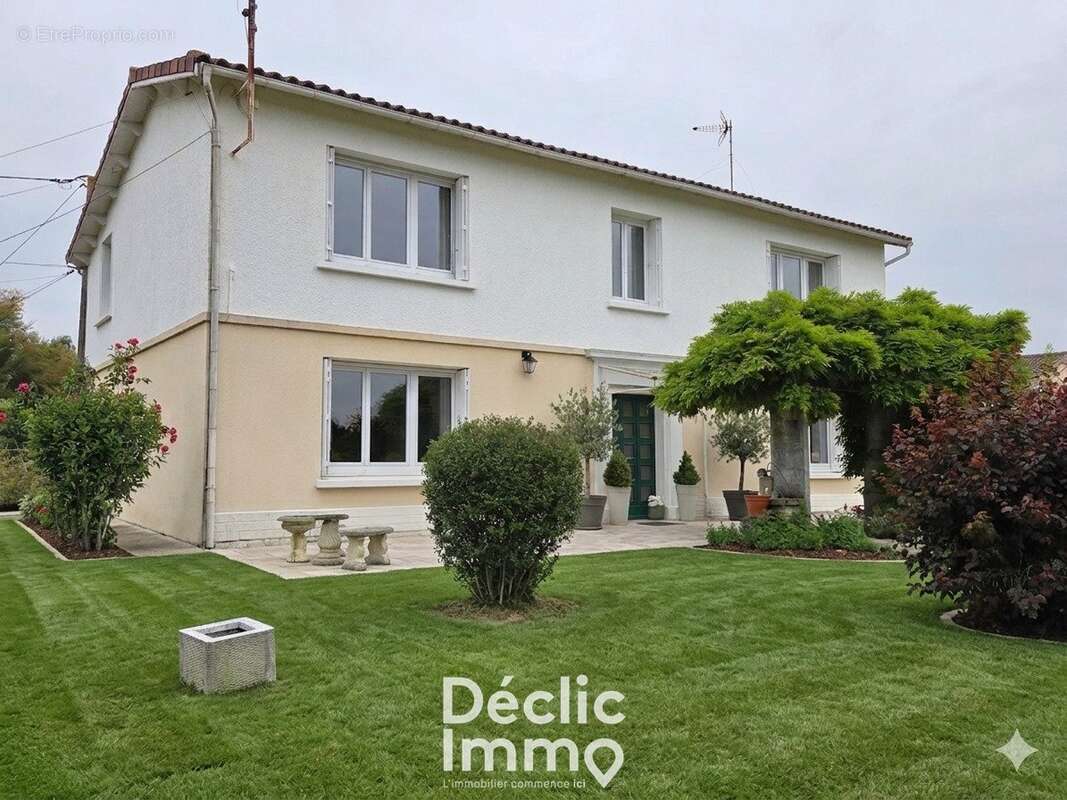 Maison avec studio indépendant et grandes dépendances  191 m² - photo 17