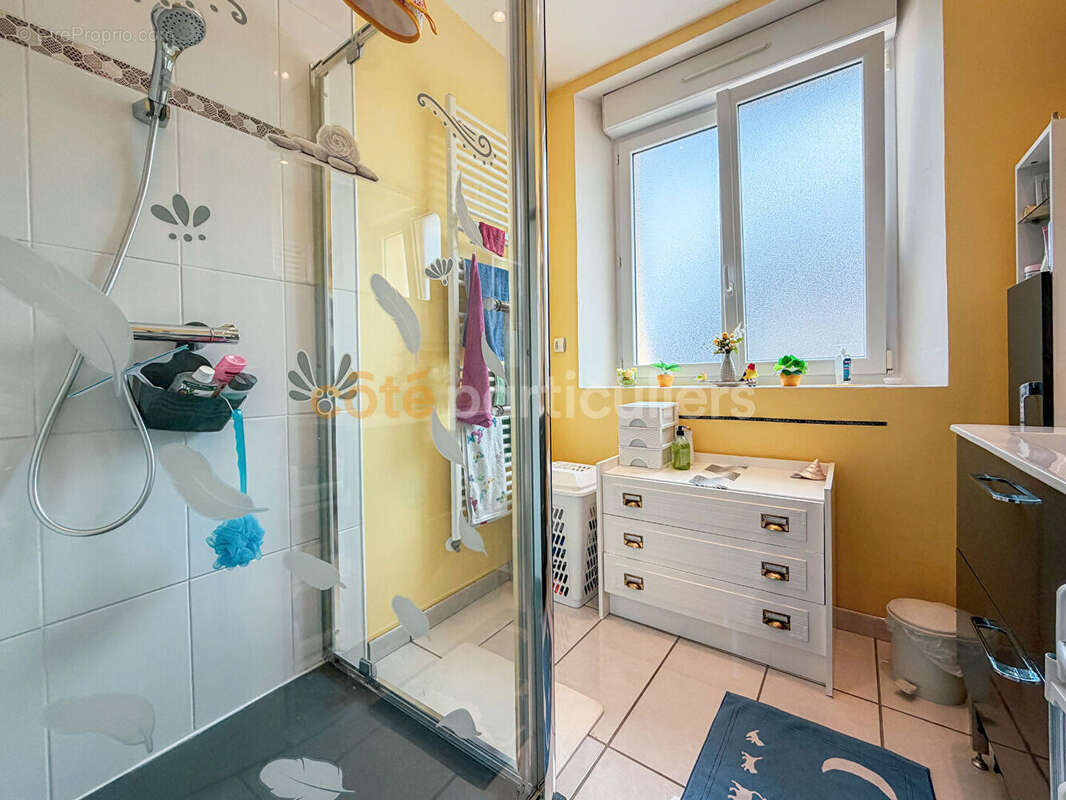 Appartement entièrement rénovée avec 3 chambres et garage - photo 11