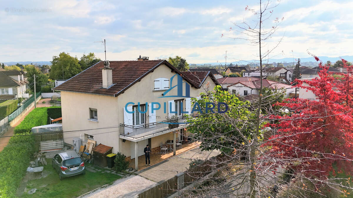 Maison à RIORGES