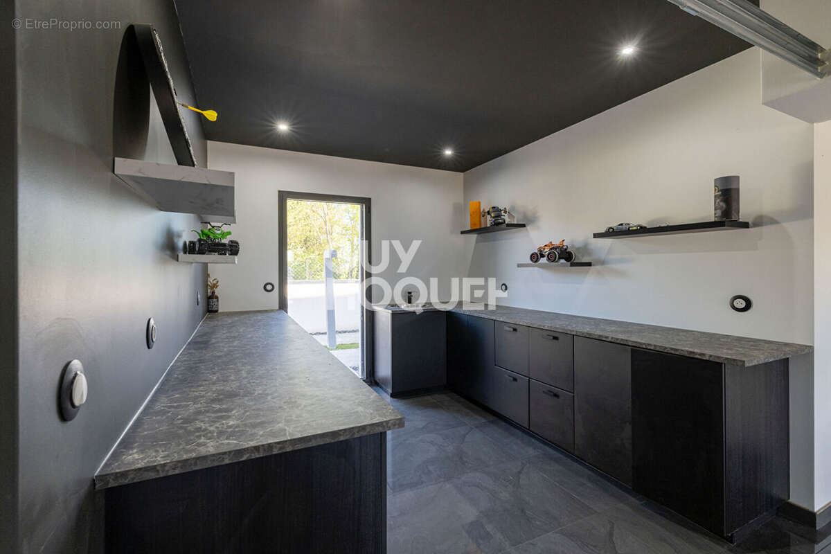 Villa de 210m² à Cellule - photo 6