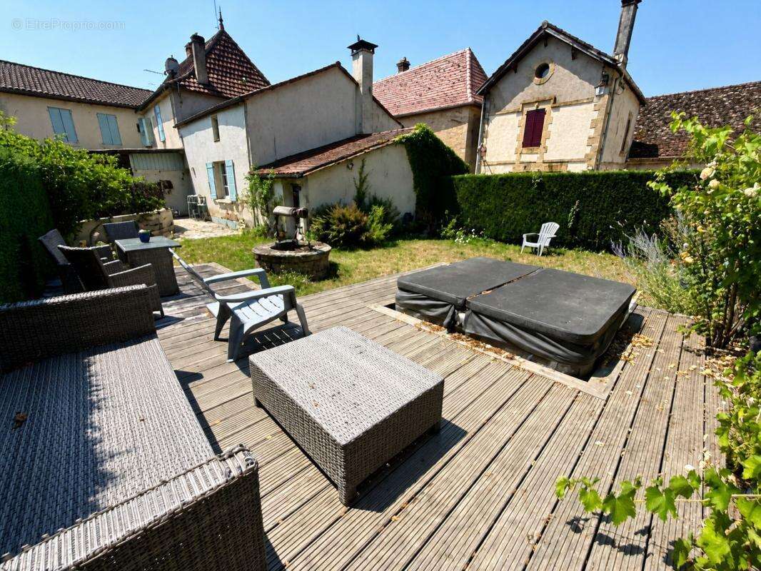 Jolie maison de village ayant conservé tout son caractère authentique - photo 2
