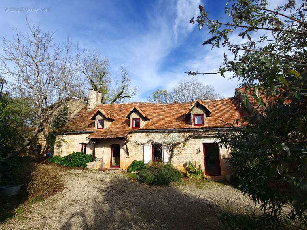 Maison et dépendances dans un hameau proche de Caylus - photo 26