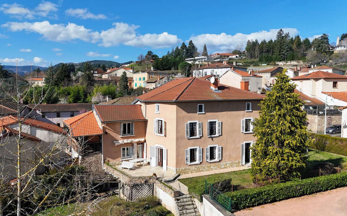 Maison à RENAISON