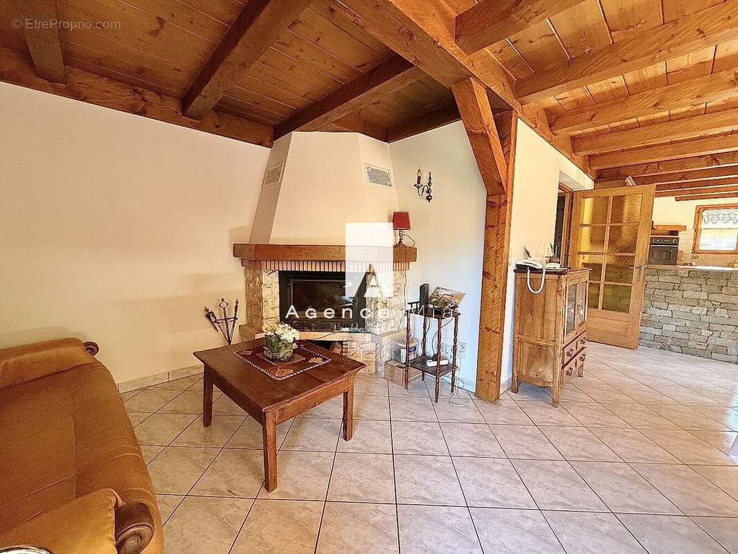 LULLIN CENTRE  Chalet rare à la vente - photo 8