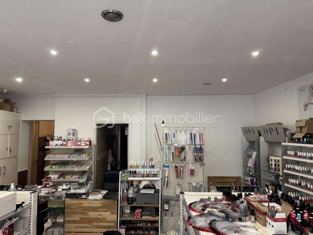 Commerce à PARIS-8E