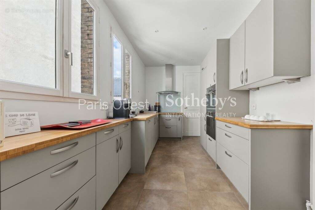 Appartement à PARIS-8E