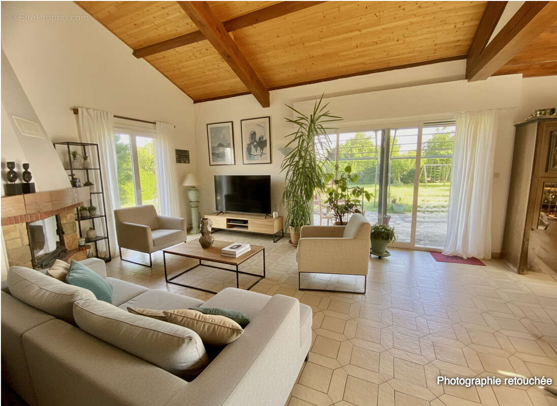 Magnifique maison de 162m2 entièrement rénovée   6 Chambres   Terrain 1 377 m à Davézieux - photo 7