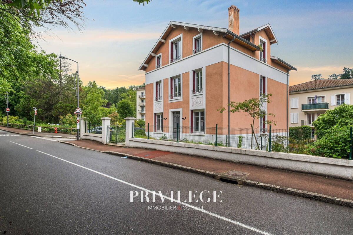 Appartement à CHARBONNIERES-LES-BAINS