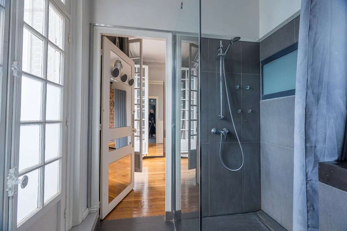 Appartement à PARIS-18E