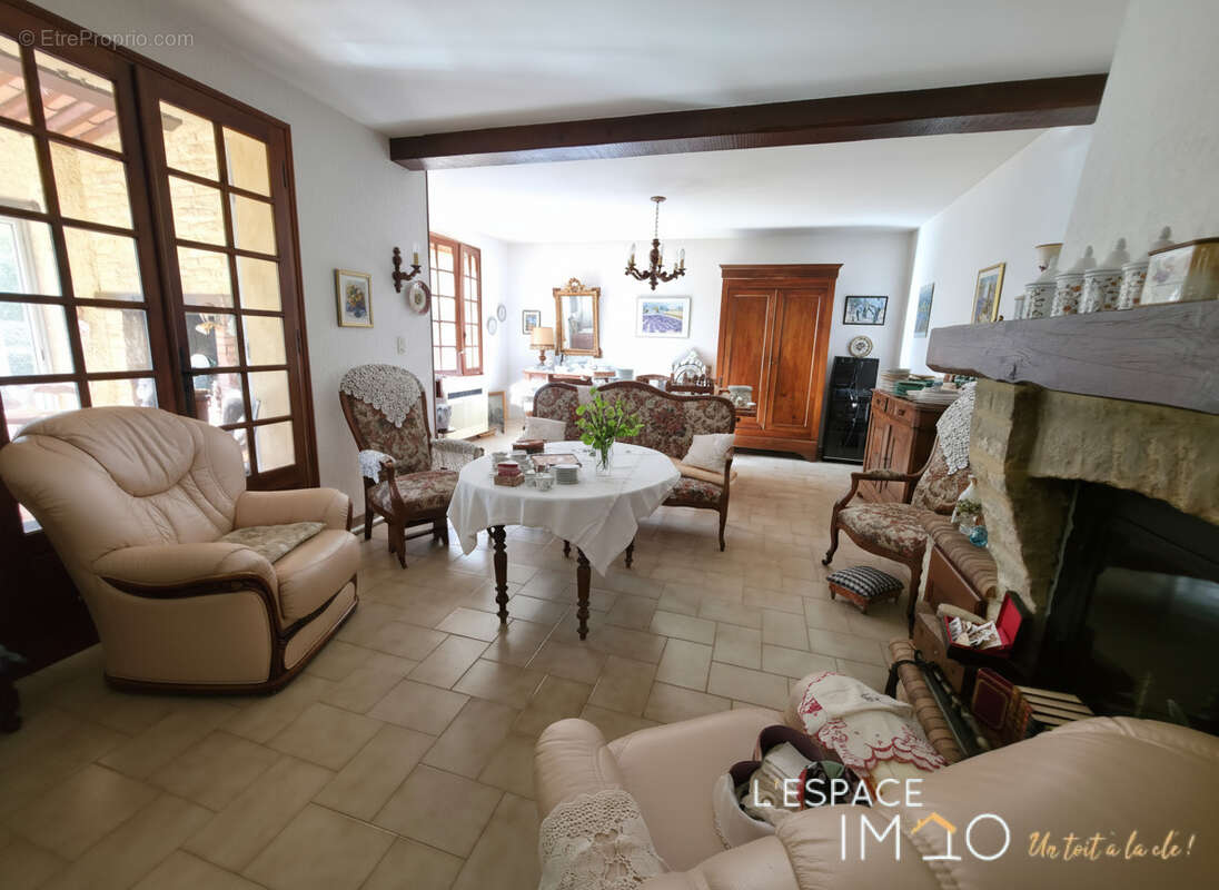 Maison à MAUBEC