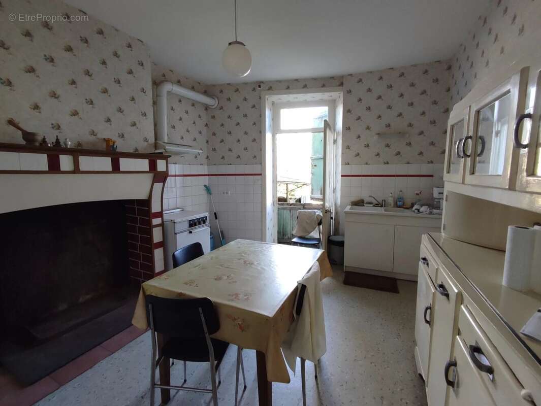 Maison à PIEGUT-PLUVIERS