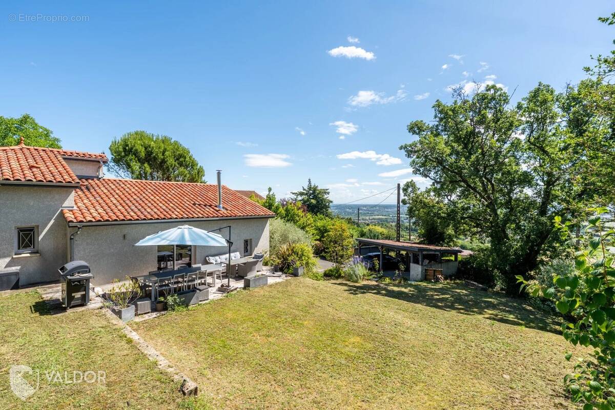 Maison à LACHASSAGNE