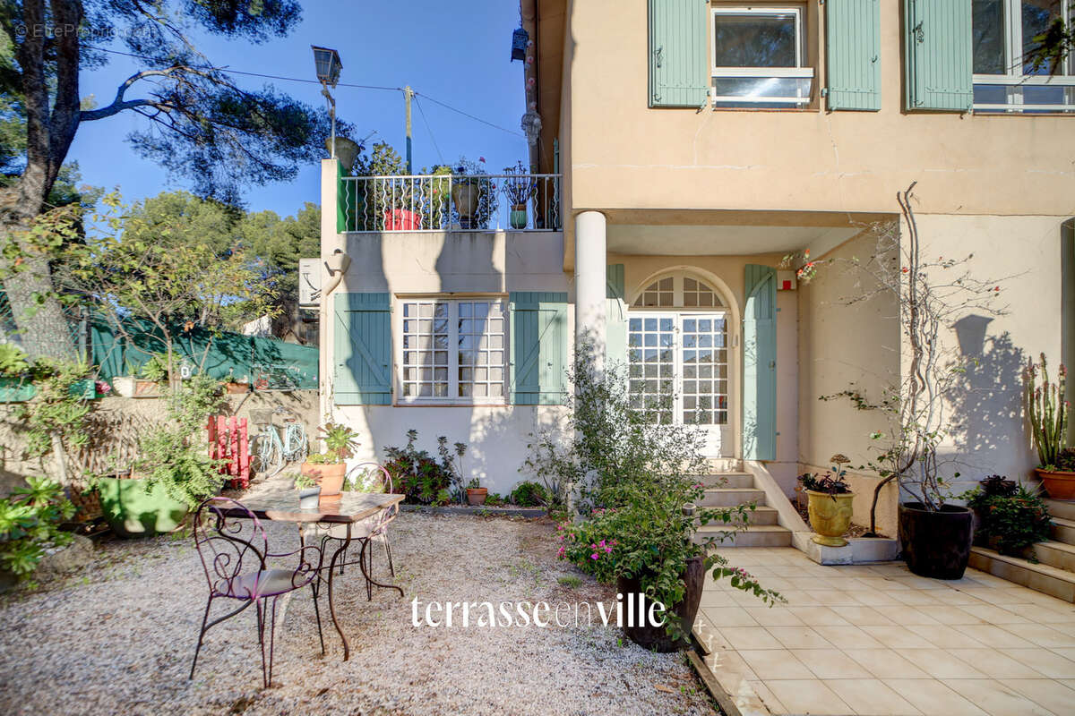 Maison à SAINT-CYR-SUR-MER