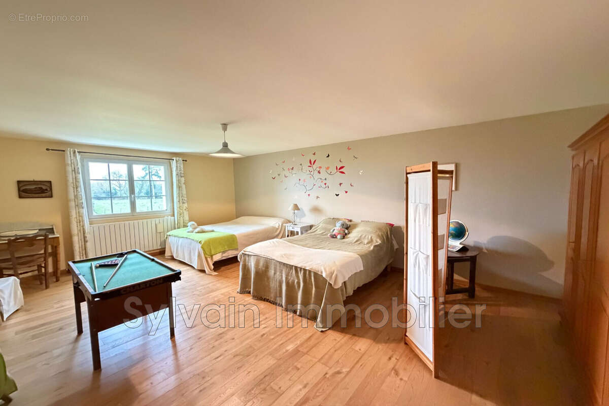 Maison à CREVECOEUR-LE-GRAND