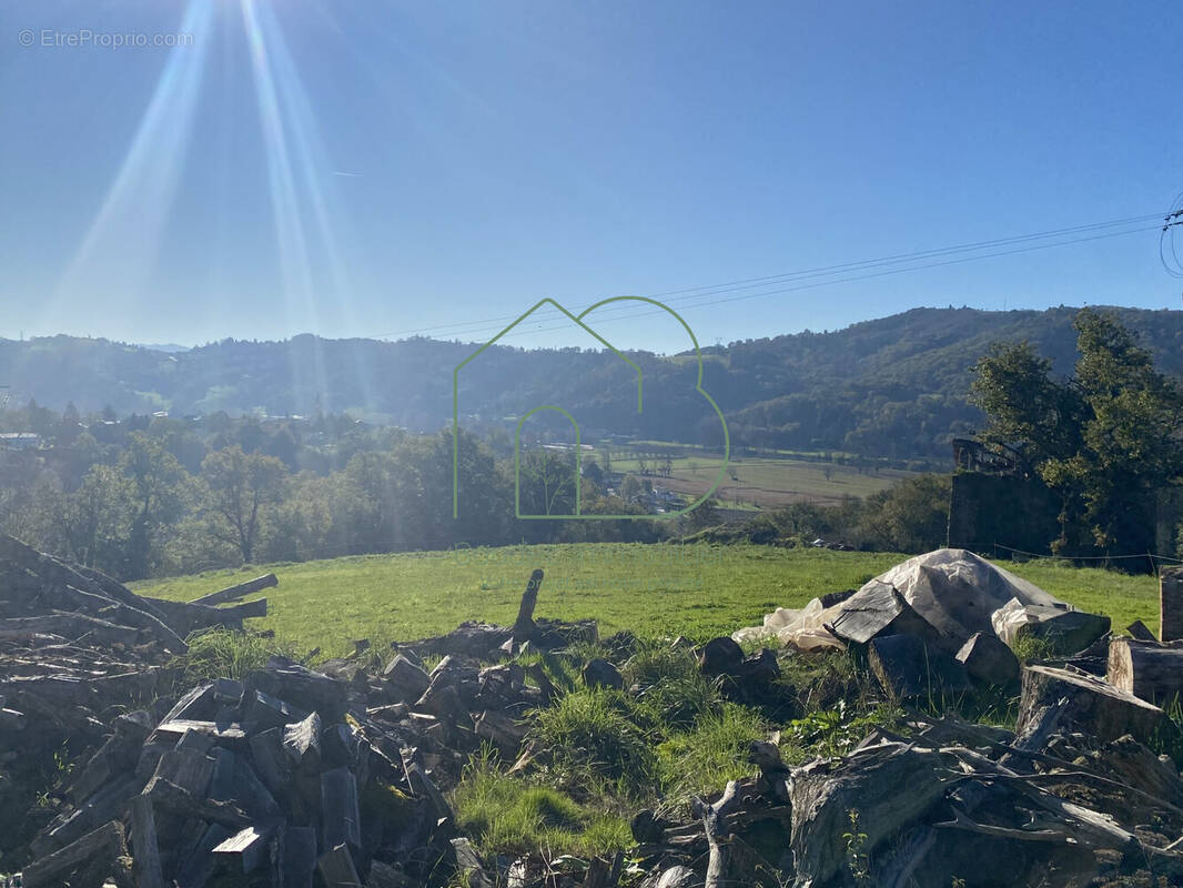 Terrain à LIVINHAC-LE-HAUT