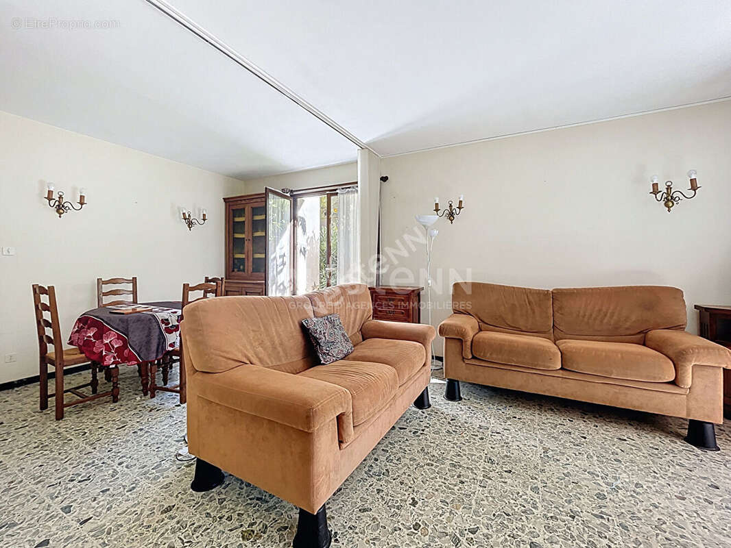 Grand 7 pièces à Vendre au Grau du Roi - Idéal Investisseur ! - photo 3