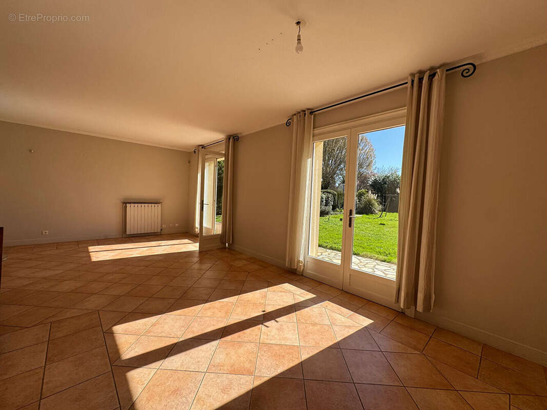 Maison à SAINT-NOM-LA-BRETECHE