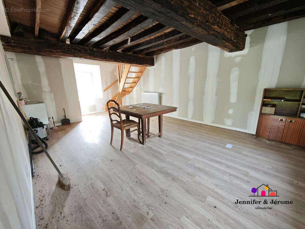 Maison à LASSAY-LES-CHATEAUX