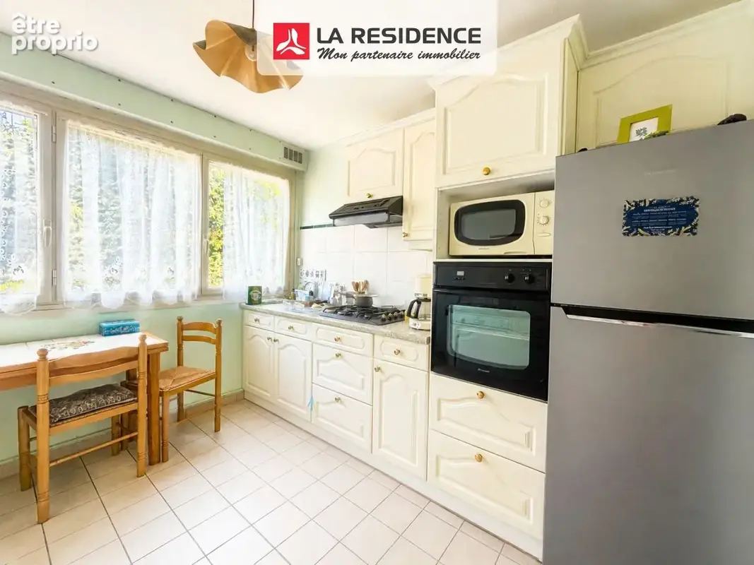 Appartement 3 pièces 63 m² à vendre à Velizy-Villacoublay (78140) - photo 2