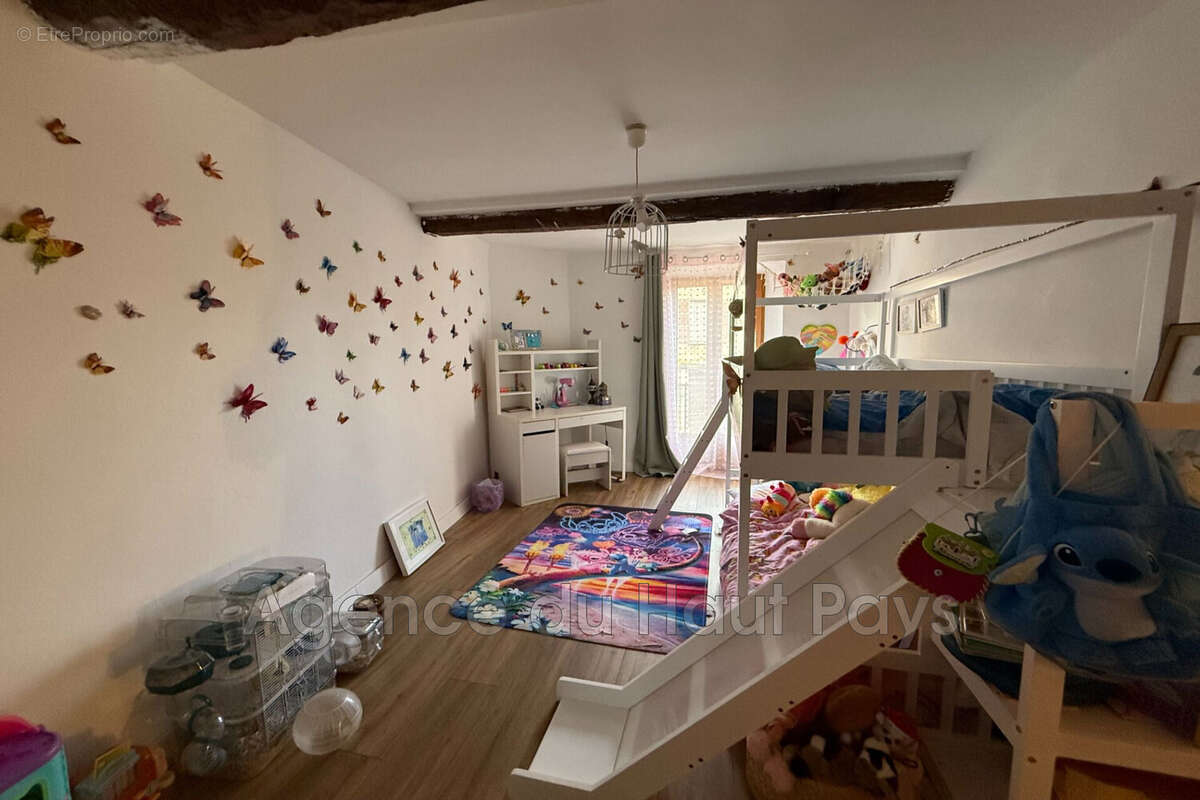 Maison à SAINT-CEZAIRE-SUR-SIAGNE