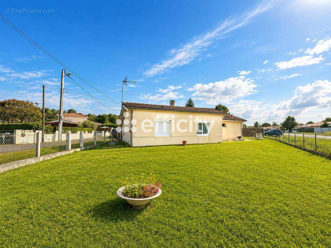 Maison 85 m² à Sainte-Helene  - photo 8