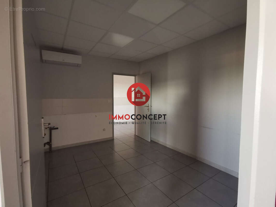 Commerce à BAGNOLS-SUR-CEZE