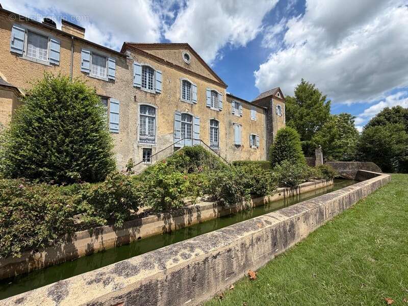 ELEGANT CHATEAU XVIIIs, sans travaux, sur 1 hectare clos de murs, jardin paysagé, chapelle, orangerie, dépendances, pour famille - photo 9