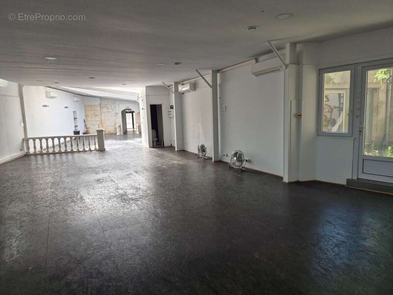 Local Commercial, 220 m2, face hôtel deVille - photo 7