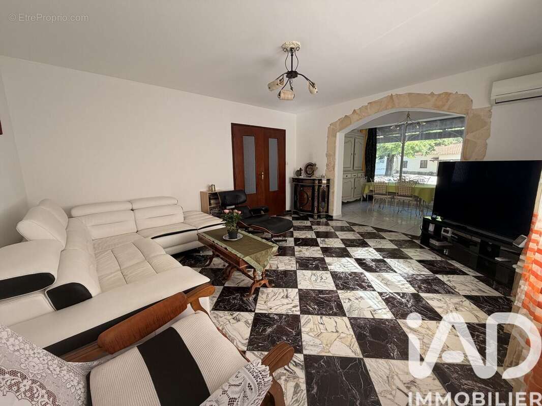 Maison 200 m² à Vitrolles  - photo 3