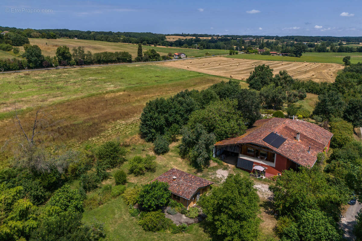 Propriété de campagne avec gîte et piscine - photo 2