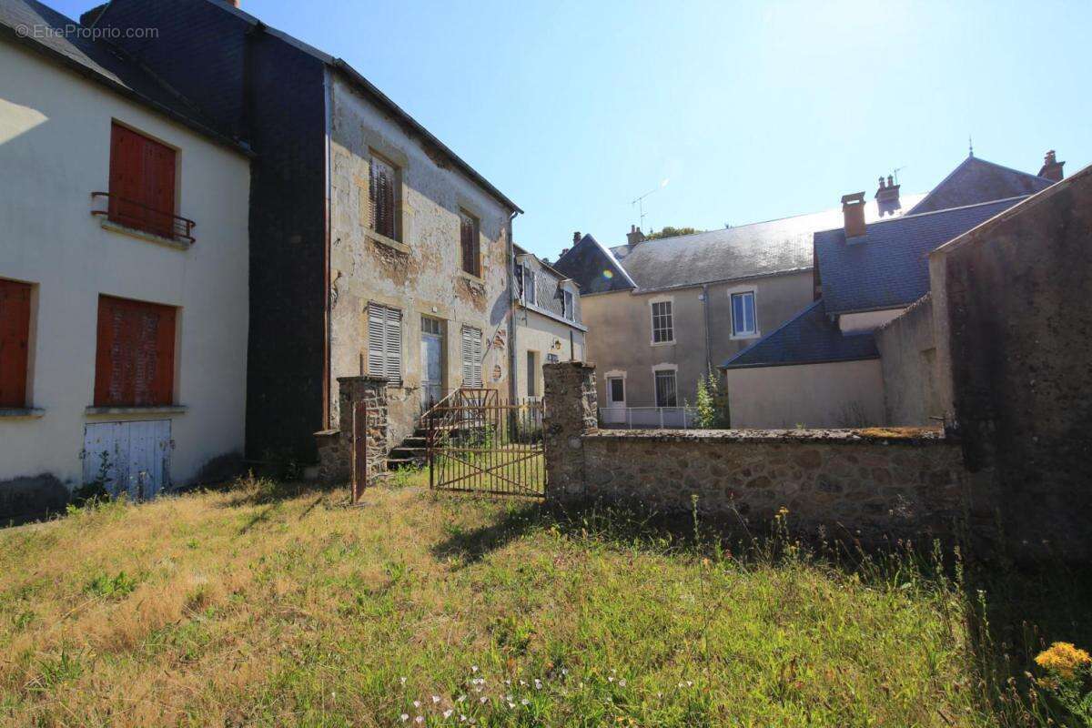 Maison à CUSSY-EN-MORVAN