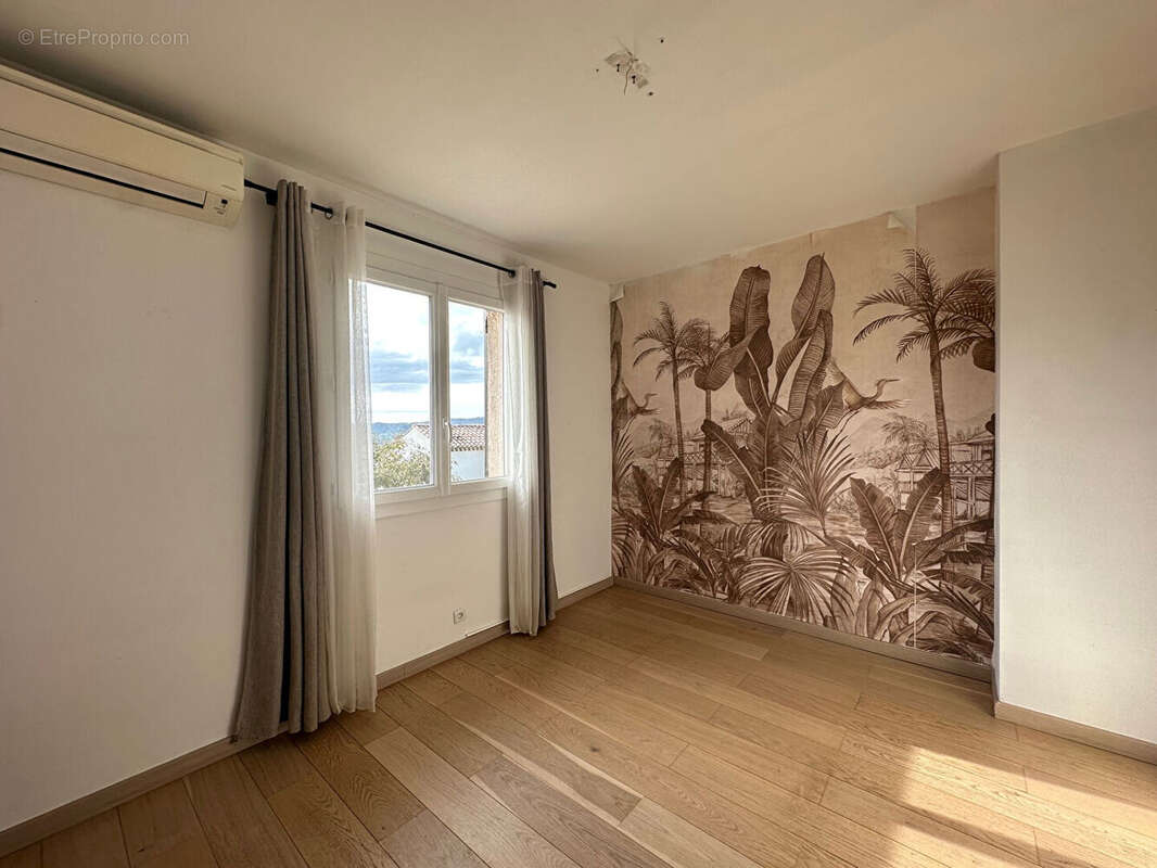 Appartement à LA COLLE-SUR-LOUP