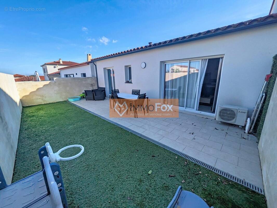 Maison à VILLELONGUE-DELS-MONTS