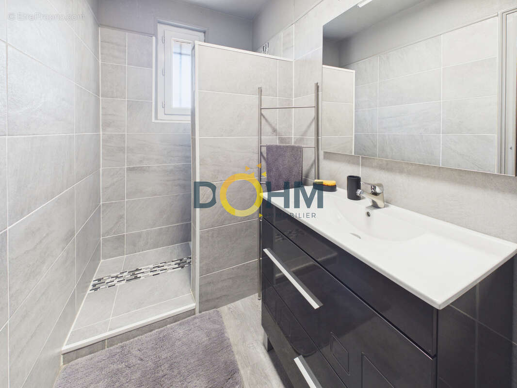 EN EXCLUSIVITÉ   Maison individuelle rénovée avec piscine   Saint-Just-Saint-Rambert - photo 21