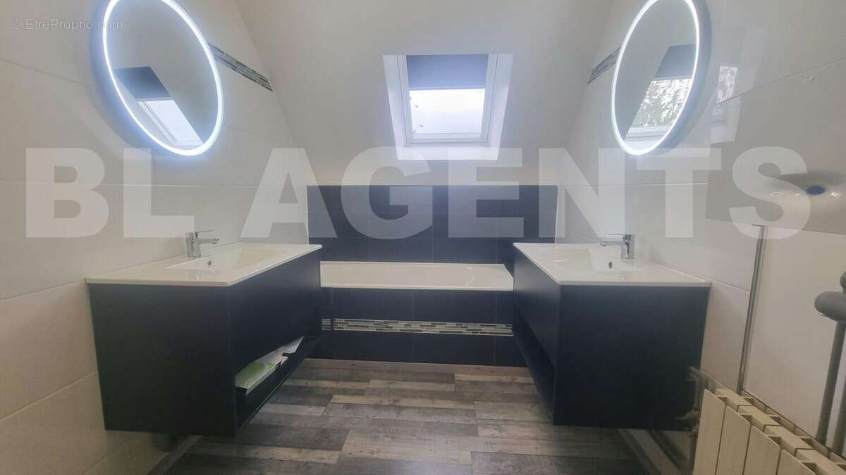 f4d41532-d984-476a-a82d-0a2adb7a623a - Maison à CHARLEVILLE-MEZIERES