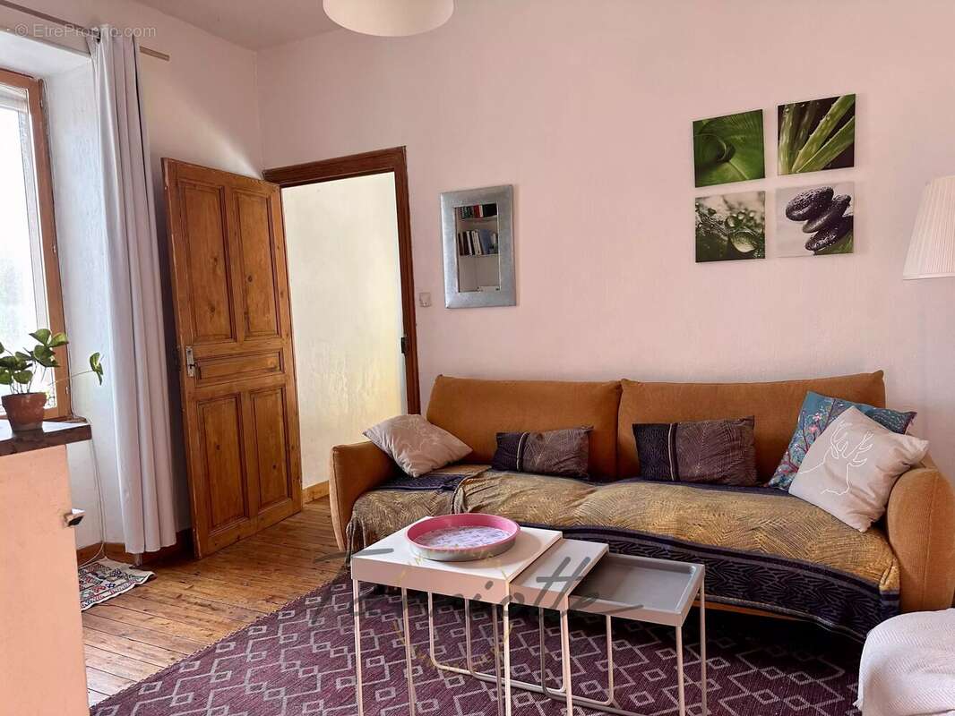 Appartement à SAINT-MARTIN-SUR-LAVEZON