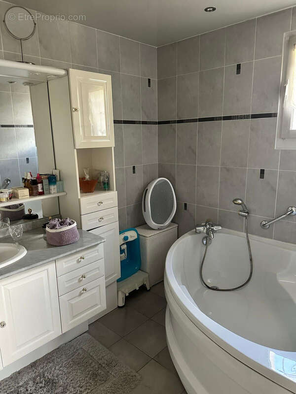 Appartement à SAINT-MAUR-DES-FOSSES