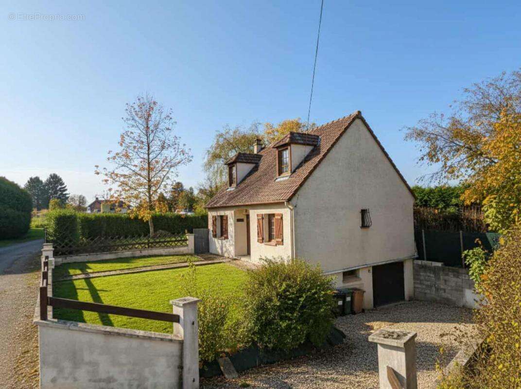 Maison à AMIGNY-ROUY