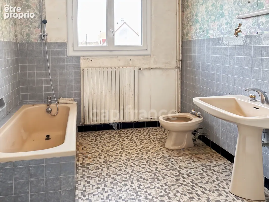 Maison avec local commercial à vendre centre ville SAVIGNE L'EVEQUE (72) - photo 11