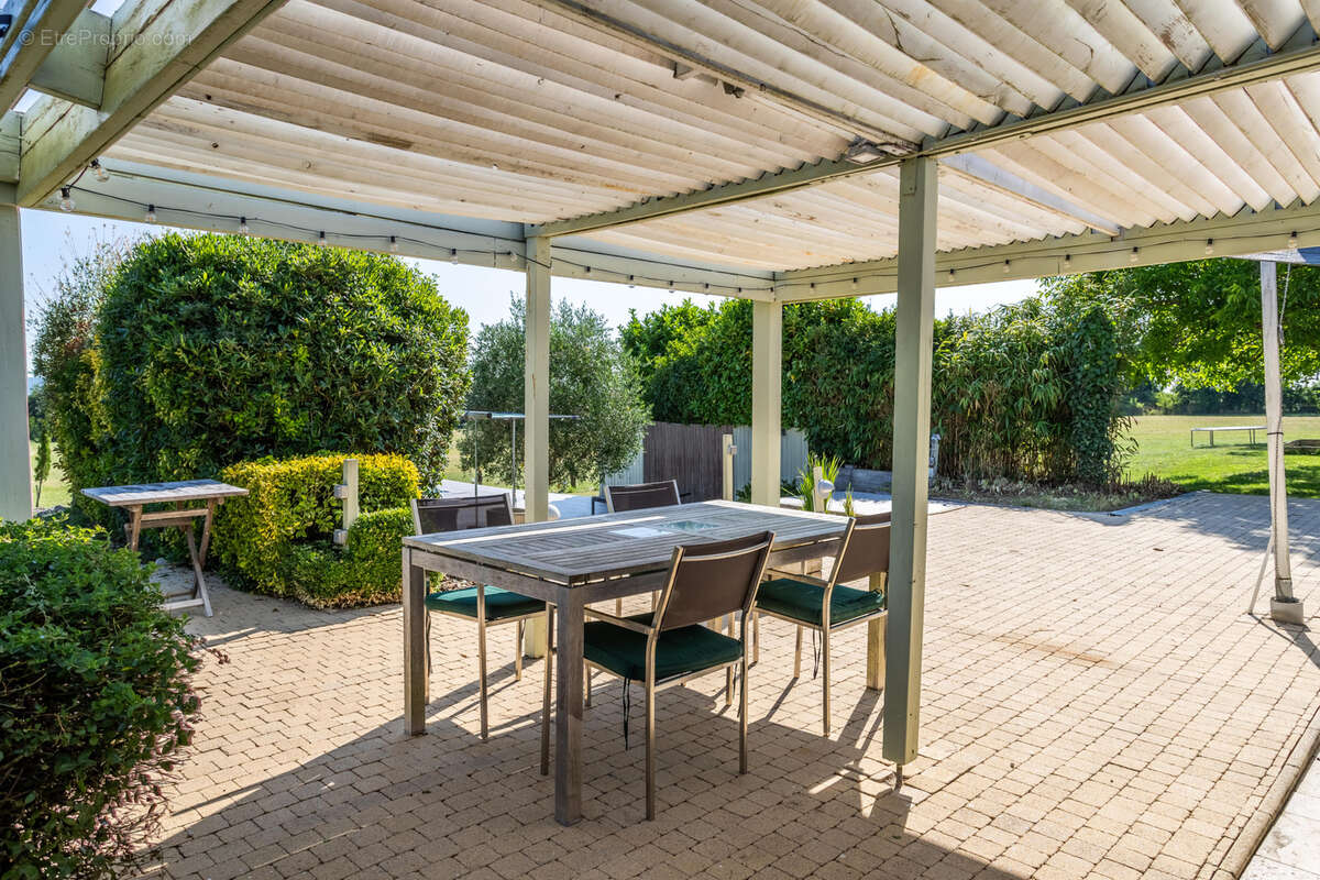 Country property with pool - photo 32