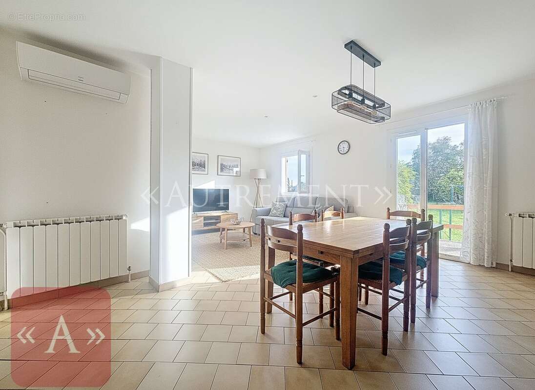 Maison à SAINT-SULPICE