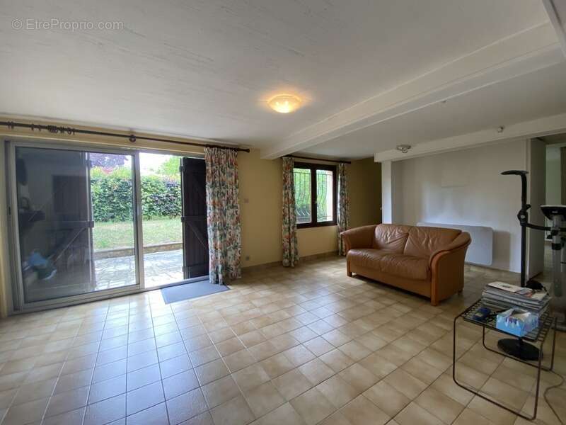 Dpt Vienne (86), à vendre CHATELLERAULT maison P6 de 143,55 m² - Terrain de 680 m² - photo 4