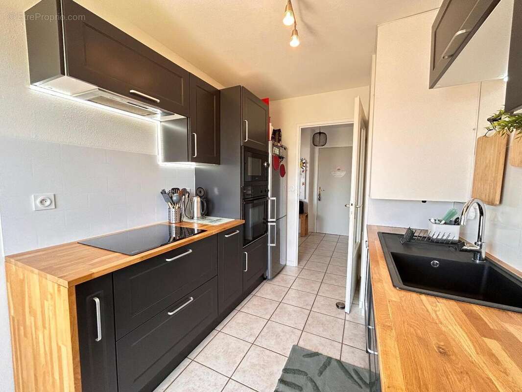   - Appartement à LYON-8E