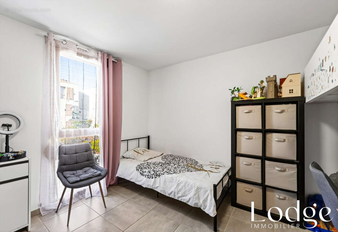 Appartement à CHATEAUNEUF-LE-ROUGE