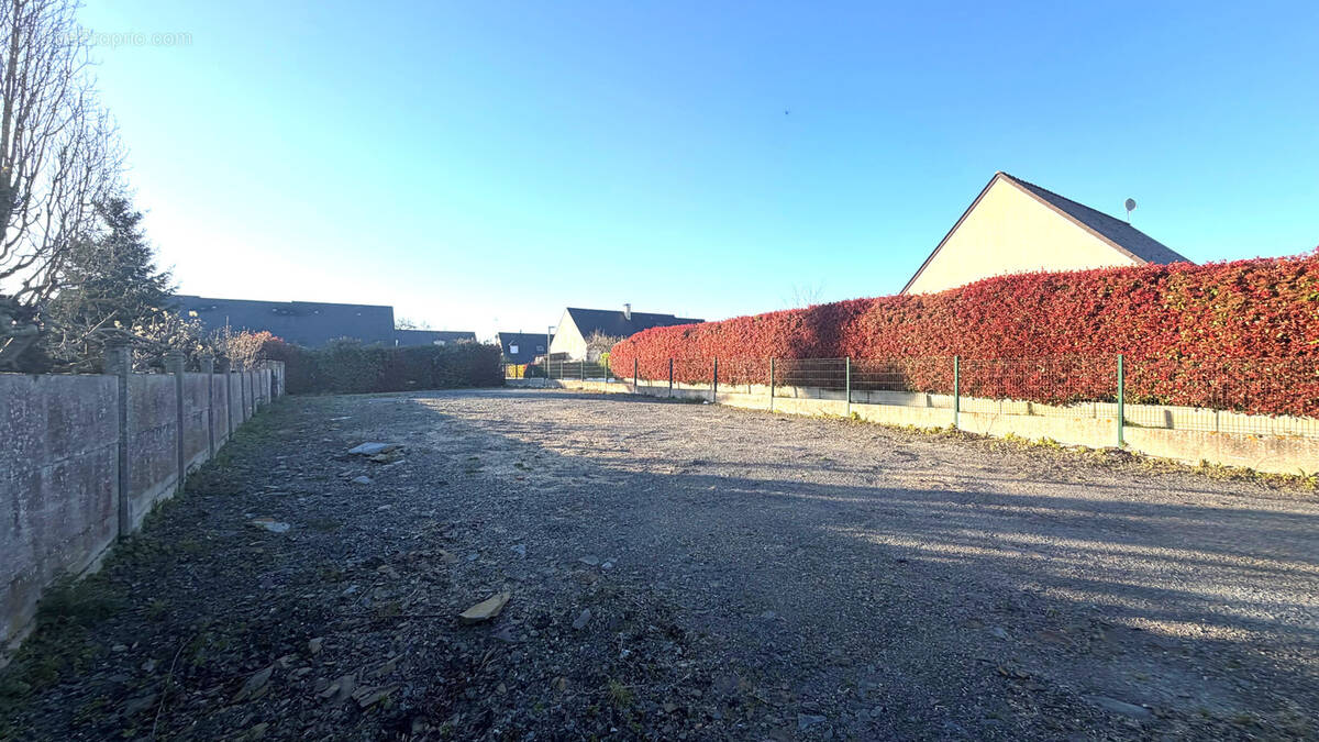 A vendre terrain constructible non viabilisé saint clement de la place - photo 1